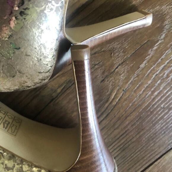 Moda Spana metallic gold snake print pumps 6-1/2 NEW - Picture 7 of 8